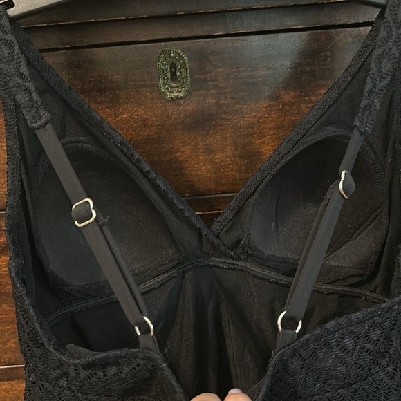 Women’s Swimsuit - Picture 6 of 7